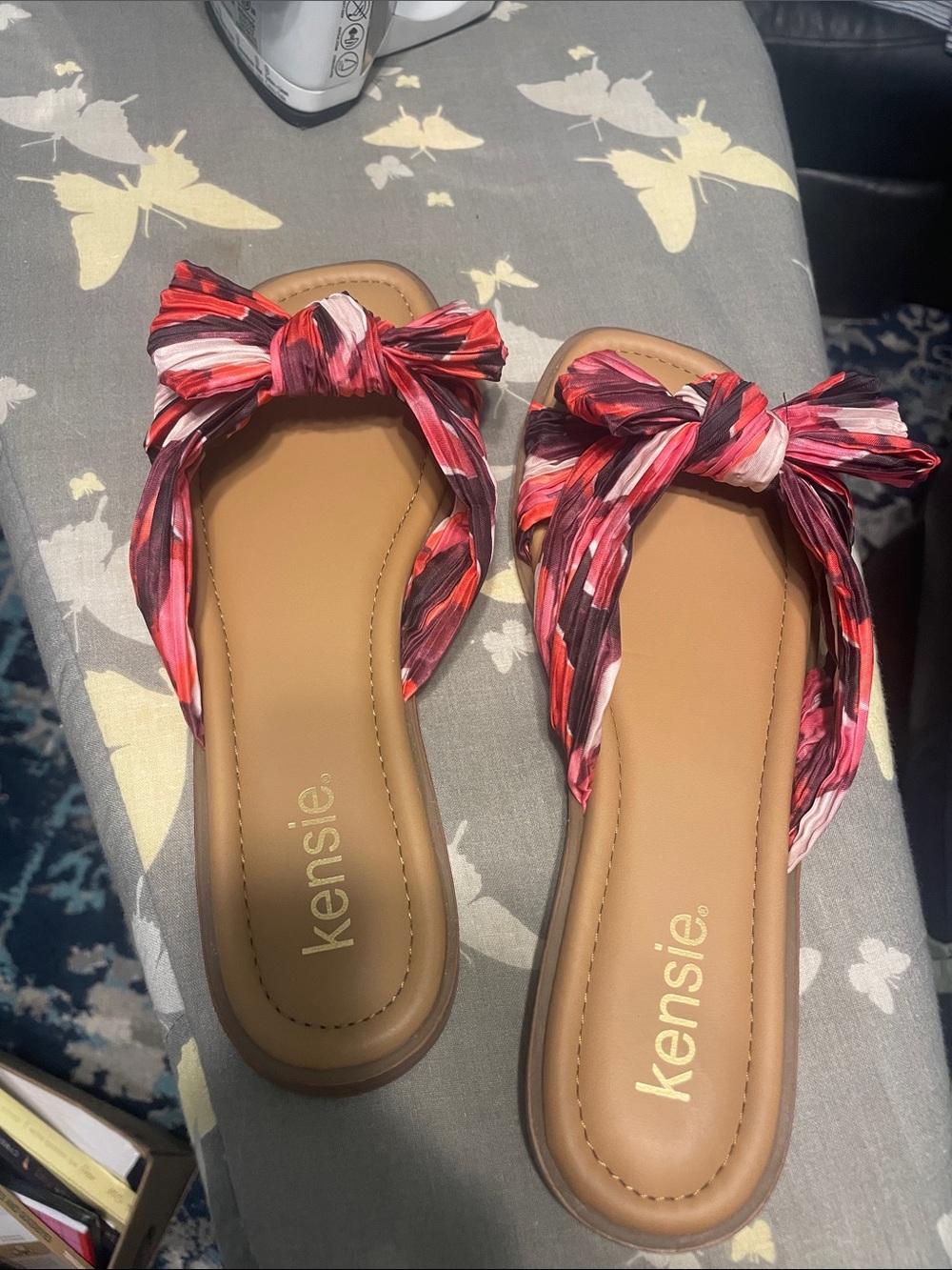 Kensie Red Pink Multi Knot Slide Sandals